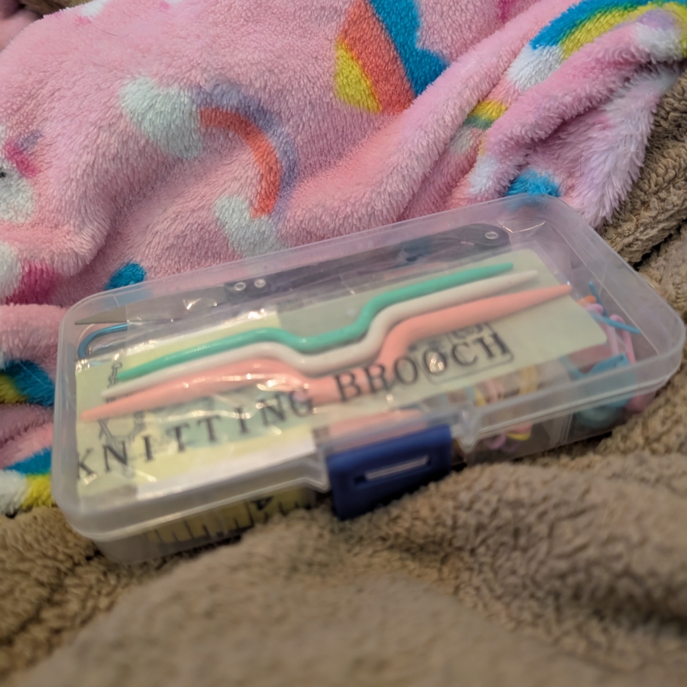 Colorful Knitting Brooch Set